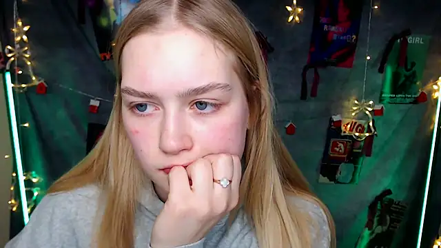 MademoiselleCl online show from January 16, 1:04 pm