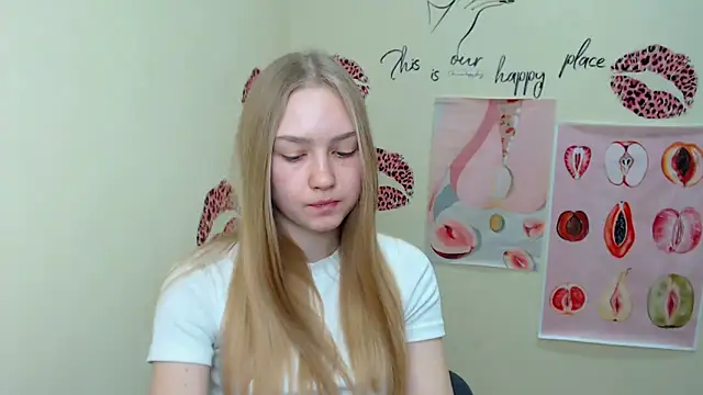 Snapshot of MademoiselleCl chatting on February 8, 7:04 am MademoiselleCl online show from February 8, 7:04 am