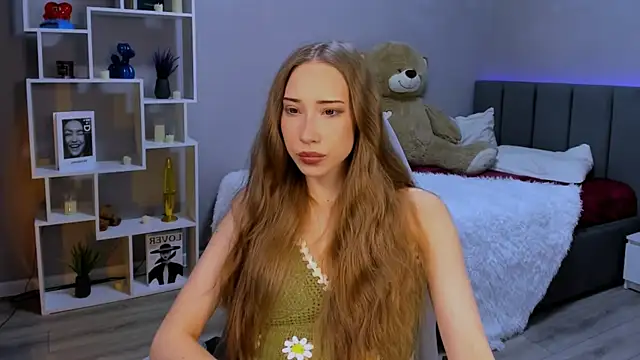 Snapshot of AlexaHarmon chatting on November 25, 6:14 am AlexaHarmon online show from November 25, 6:14 am