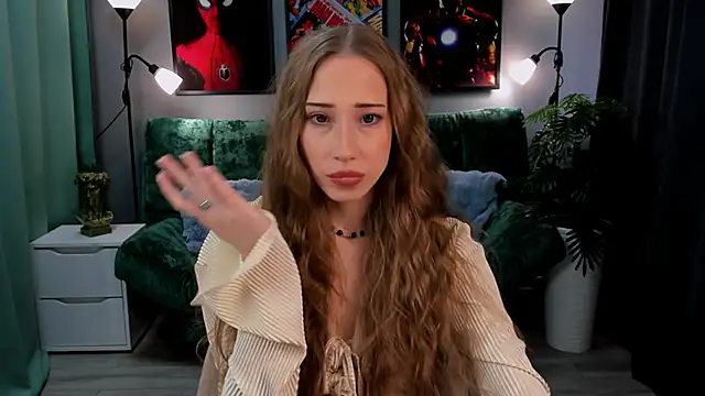 Snapshot of AlexaHarmon chatting on November 13, 6:28 am AlexaHarmon online show from November 13, 6:28 am