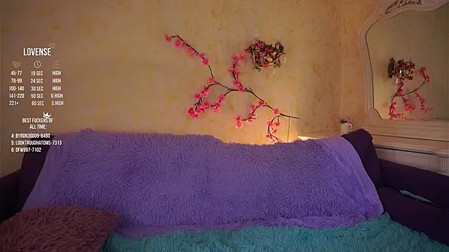 GillianDowdey online show from April 22, 4:19 am