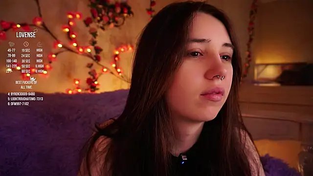 GillianDowdey online show from November 14, 4:05 am