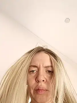 Snapshot of Juicymilfpussy chatting on February 10, 4:52 am Juicymilfpussy online show from February 10, 4:52 am