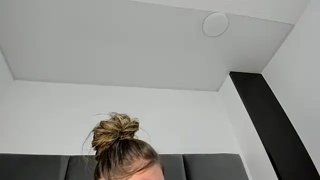 Lizz Luna online show from November 18, 8:01 pm