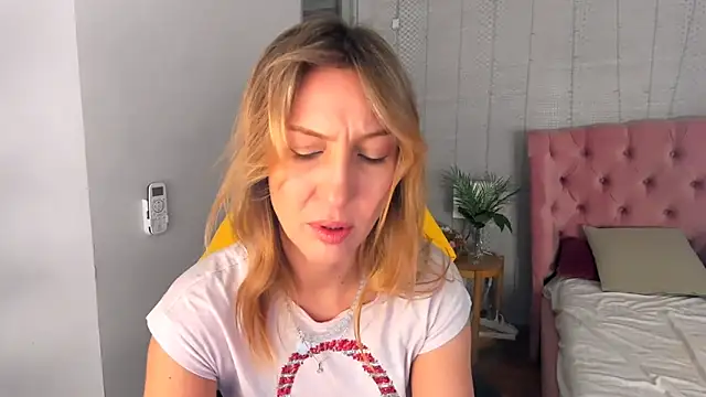 ElizaMayers online show from March 11, 10:04 pm