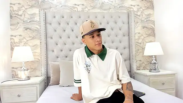 Snapshot of Buda_and_Cataleya_ chatting on October 6, 1:56 pm Buda and Cataleya online show from October 6, 1:56 pm