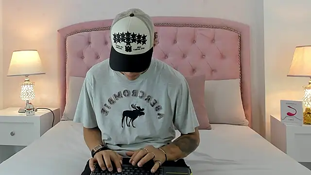 Snapshot of Buda_and_Cataleya_ chatting on January 24, 4:28 pm Buda and Cataleya online show from January 24, 4:28 pm