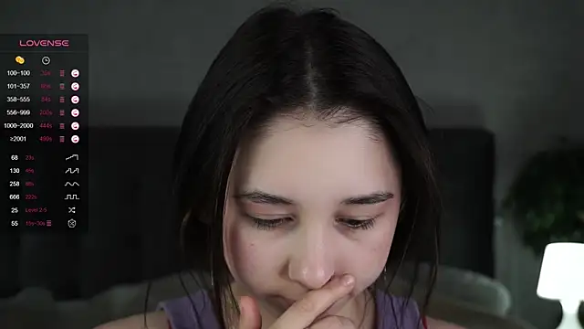 AislyEmbury online show from March 9, 1:25 am