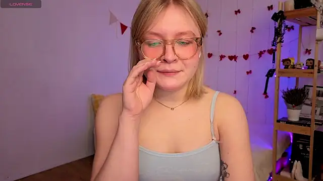 Snapshot of leazy_peazy chatting on May 6, 6:06 am leazy peazy online show from May 6, 6:06 am