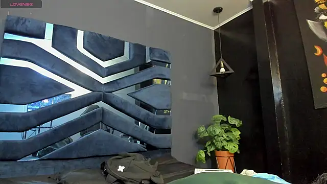 Ian Castillo  online show from January 13, 11:25 am