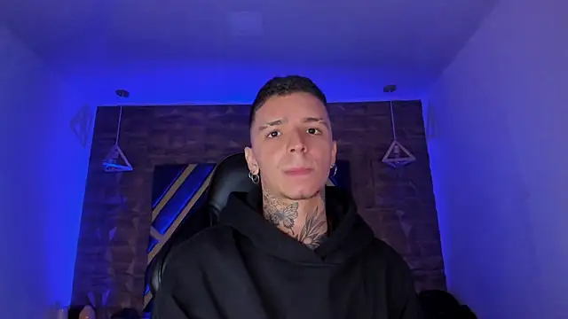 Ian Castillo  online show from April 14, 11:26 am