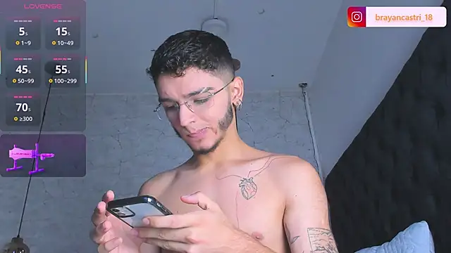 Snapshot of Ian_Castillo_ chatting on March 10, 11:23 am Ian Castillo online show from March 10, 11:23 am