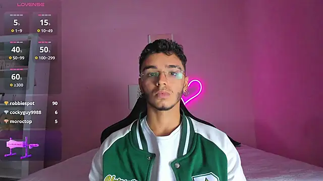 Snapshot of Ian_Castillo_ chatting on February 25, 2:26 pm Ian Castillo online show from February 25, 2:26 pm
