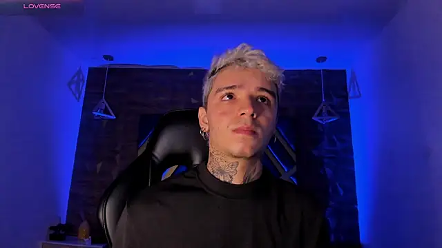 Ian Castillo  online show from February 25, 11:21 am