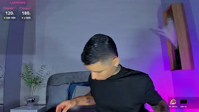 Ian Castillo  online show from July 4, 11:16 am