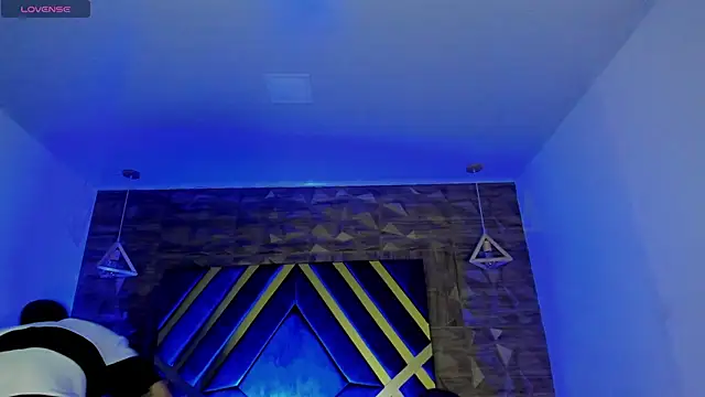 Ian Castillo  online show from April 2, 11:17 am