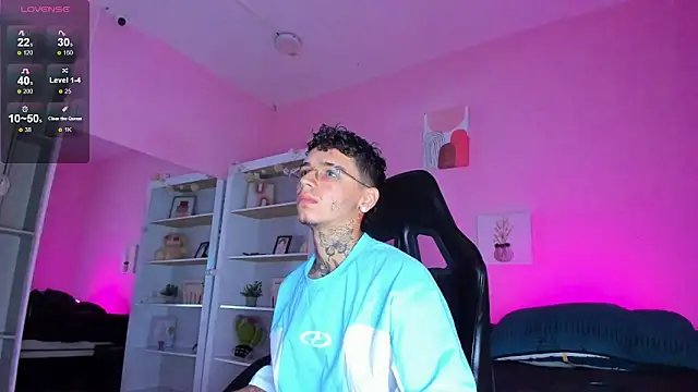 Ian Castillo  online show from November 11, 11:16 am