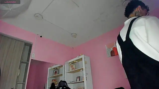 Ian Castillo  online show from November 25, 11:21 am