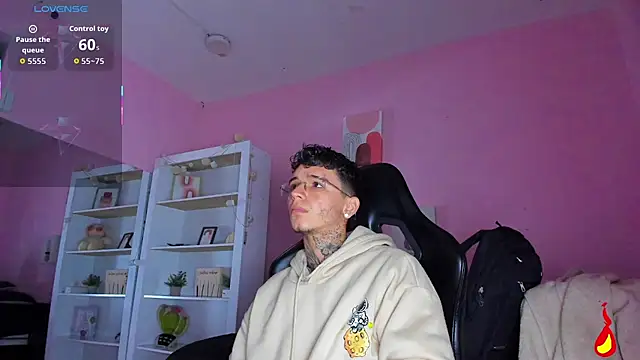 Ian Castillo  online show from November 14, 11:14 am