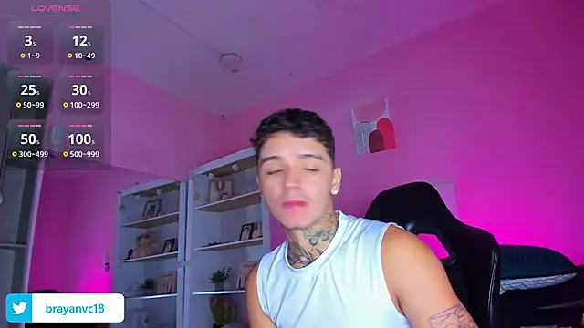Snapshot of Ian_Castillo_ chatting on October 7, 11:33 am Ian Castillo online show from October 7, 11:33 am