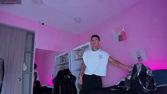 Ian Castillo  online show from October 27, 11:22 am