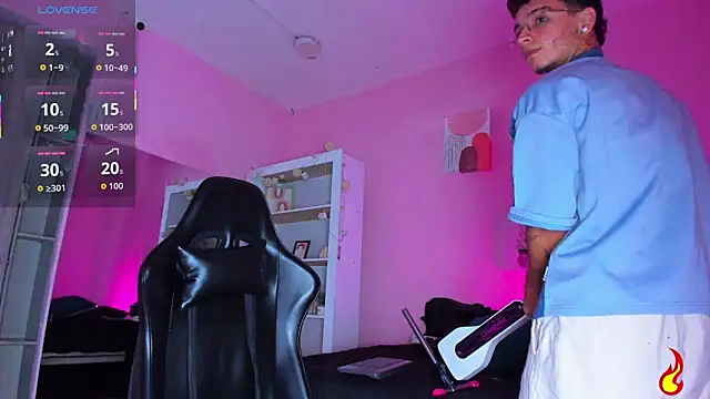 Ian Castillo  online show from November 17, 11:14 am