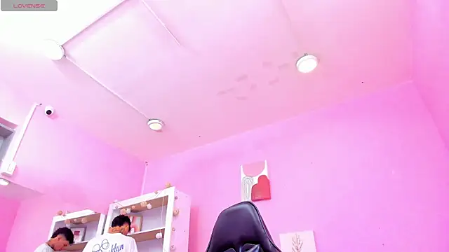 Ian Castillo  online show from November 6, 11:14 am