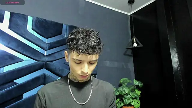 Ian Castillo  online show from January 12, 11:17 am