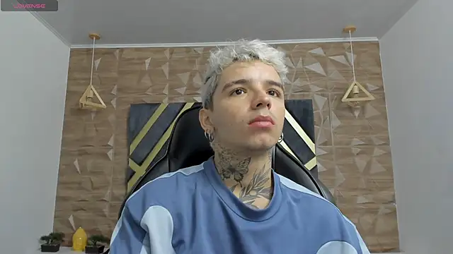 Ian Castillo  online show from February 23, 11:22 am