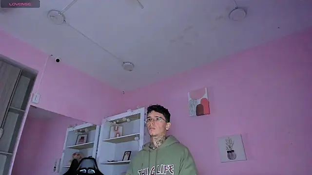 Ian Castillo  online show from October 25, 11:09 am