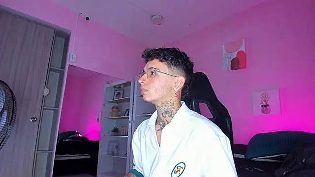 Ian Castillo  online show from November 5, 11:13 am