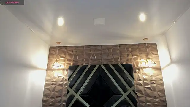 Ian Castillo  online show from February 9, 11:19 am