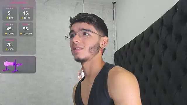 Snapshot of Ian_Castillo_ chatting on February 18, 11:22 am Ian Castillo online show from February 18, 11:22 am