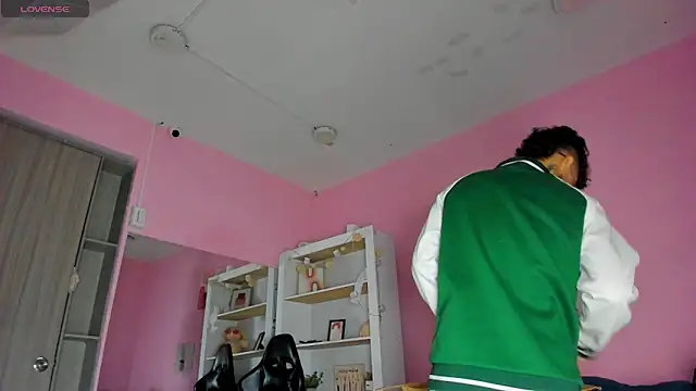 Ian Castillo  online show from December 17, 11:15 am