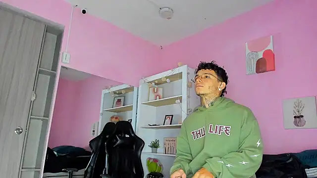 Ian Castillo  online show from November 19, 11:10 am