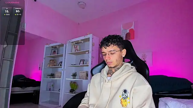 Ian Castillo  online show from November 21, 11:20 am