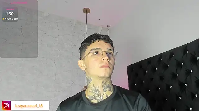 Snapshot of Ian_Castillo_ chatting on October 20, 11:11 am Ian Castillo online show from October 20, 11:11 am