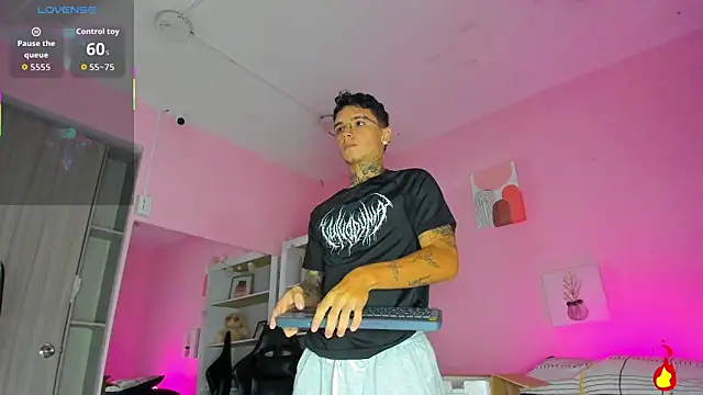 Ian Castillo  online show from October 22, 11:09 am