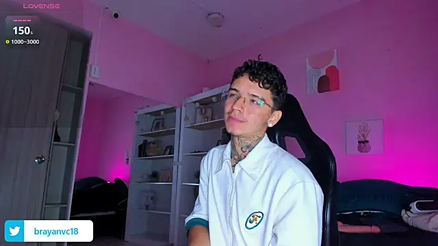Snapshot of Ian_Castillo_ chatting on October 8, 11:12 am Ian Castillo online show from October 8, 11:12 am