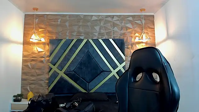 Ian Castillo  online show from March 3, 11:17 am