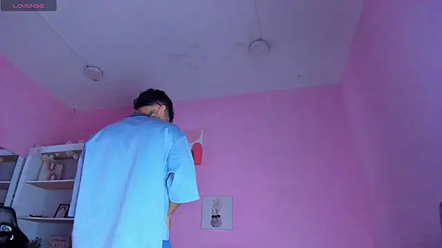 Ian Castillo  online show from November 10, 11:15 am