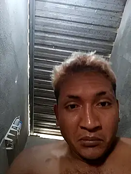 Snapshot of BingedHearts chatting on February 23, 8:31 pm BingedHearts online show from February 23, 8:31 pm