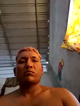 Snapshot of BingedHearts chatting on February 5, 6:04 pm BingedHearts online show from February 5, 6:04 pm