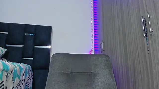 Snapshot of Kristen_dollts chatting on February 17, 10:27 pm Kristen dollts online show from February 17, 10:27 pm