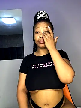 Snapshot of SZA_Doja chatting on December 2, 2:45 am SZA Doja online show from December 2, 2:45 am