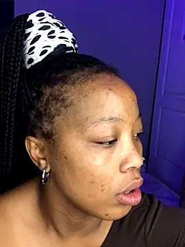 Snapshot of SZA_Doja chatting on December 1, 2:45 am SZA Doja online show from December 1, 2:45 am