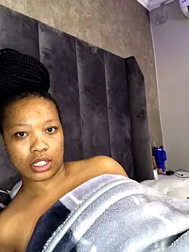 Snapshot of SZA_Doja chatting on December 3, 3:07 am SZA Doja online show from December 3, 3:07 am