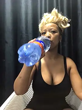 Snapshot of SZA_Doja chatting on January 18, 11:52 pm SZA Doja online show from January 18, 11:52 pm