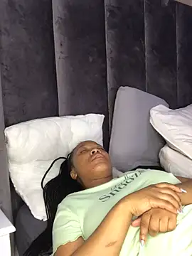 Snapshot of SZA_Doja chatting on November 26, 3:56 pm SZA Doja online show from November 26, 3:56 pm