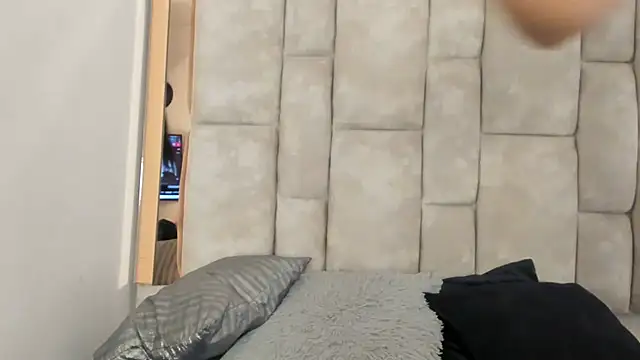 Oliviaa Evans online show from January 18, 3:32 am